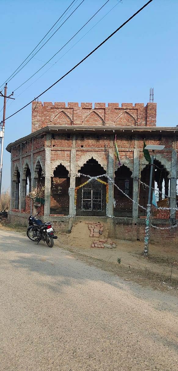 ہفتہ بھر پہلے ایسا تھا چندپور گاؤں میں مزار