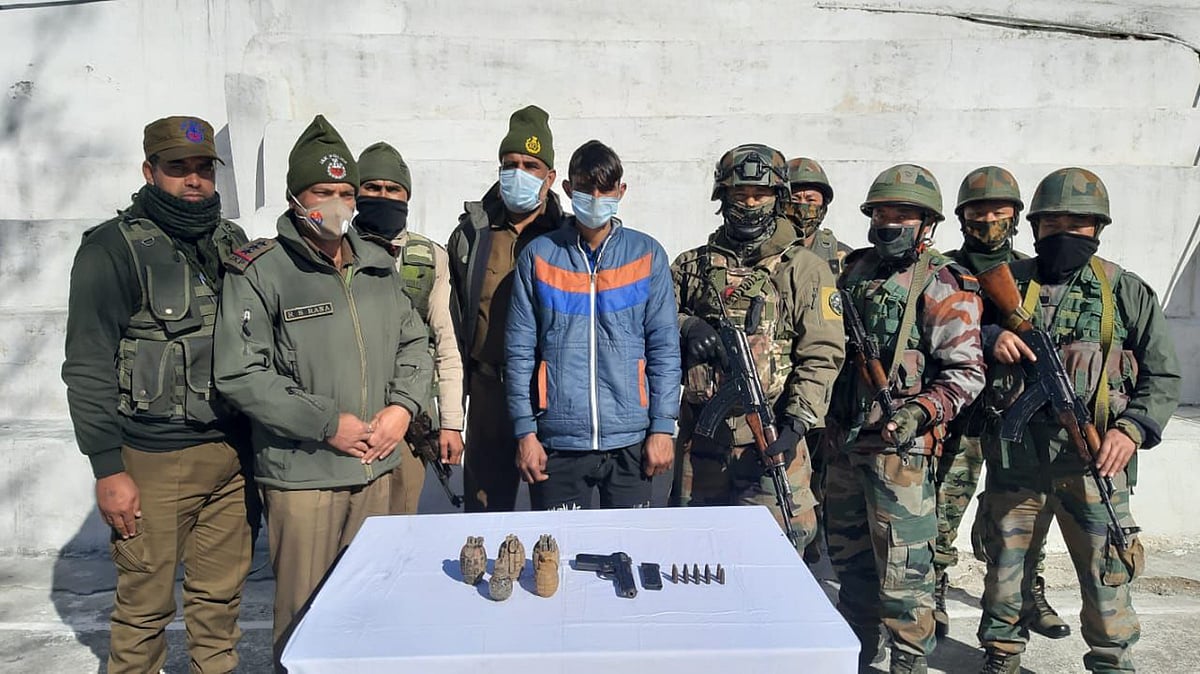 جموں و کشمیر: پولیس کا لشکر طیبہ سے وابستہ ملی ٹینٹ کے اعانت کار کو گرفتار کرنے کا دعویٰ
