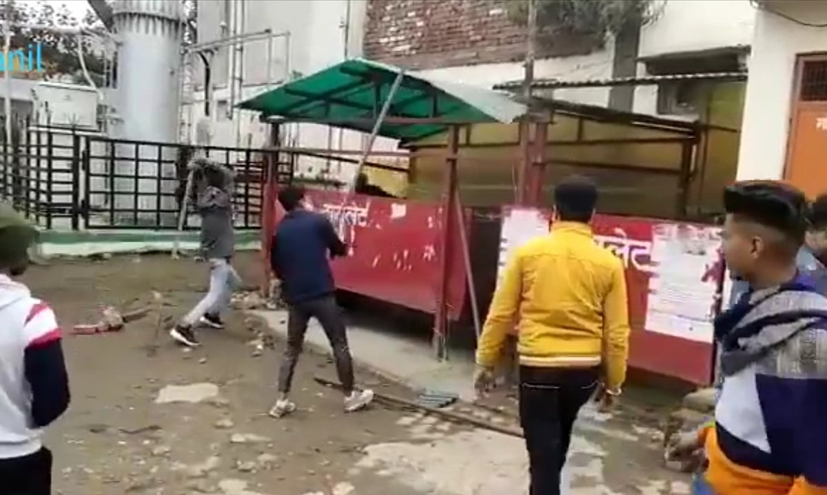 بیت الخلاء کو توڑنے کے لئے بھی ’جے شری رام‘ کے نعرے کا استعمال!... نواب علی اختر