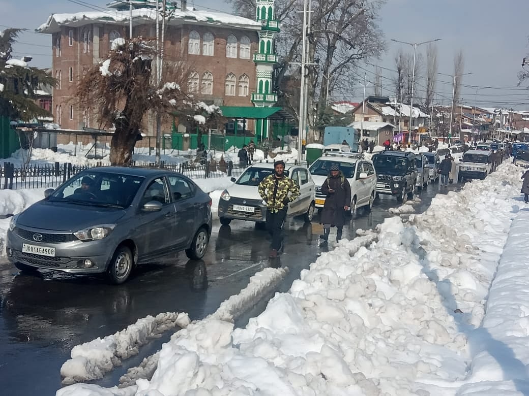کشمیرمیں ریکارڈ توڑ سردیوں کا سلسلہ جاری، جھیل ڈل سمیت جملہ آبی ذخائر منجمد