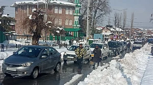 کشمیرمیں ریکارڈ توڑ سردیوں کا سلسلہ جاری، جھیل ڈل سمیت جملہ آبی ذخائر منجمد