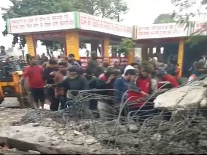 غازی آباد: شمشان گھاٹ کی چھت گرنے سے شدید حادثہ، آخری رسومات میں شامل 18 افراد ہلاک