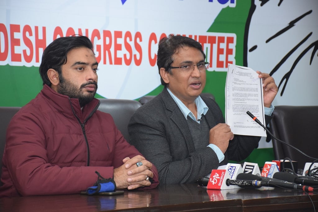 ہنومان مندر توڑے جانے پر بی جے پی-عآپ کے خلاف کانگریس کا مظاہرہ