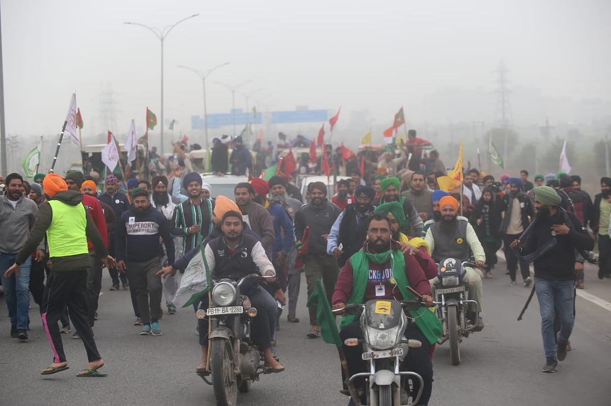 قومی راجدھانی خطہ میں کسانوں کا ’ٹریکٹر مارچ‘، حکومت کو کرایا طاقت کا احساس