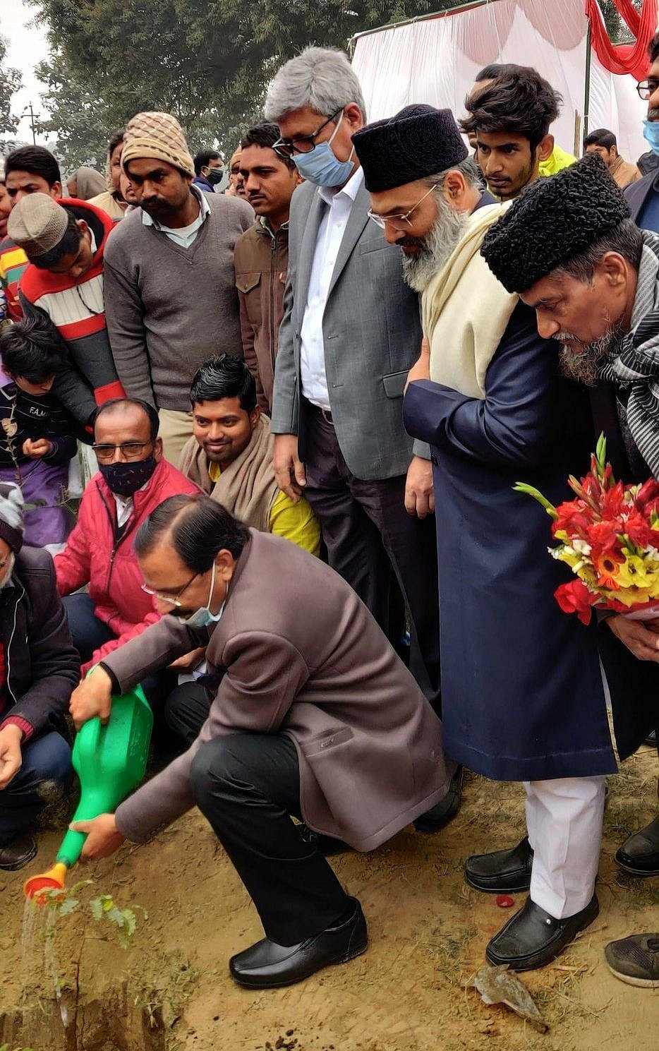 ایودھیا میں رکھی گئی ’دھنّی پور مسجد‘ کی علامتی بنیاد، پرچم کشائی کے بعد ہوئی شجرکاری