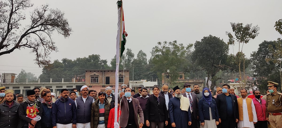 ایودھیا میں رکھی گئی ’دھنّی پور مسجد‘ کی علامتی بنیاد، پرچم کشائی کے بعد ہوئی شجرکاری