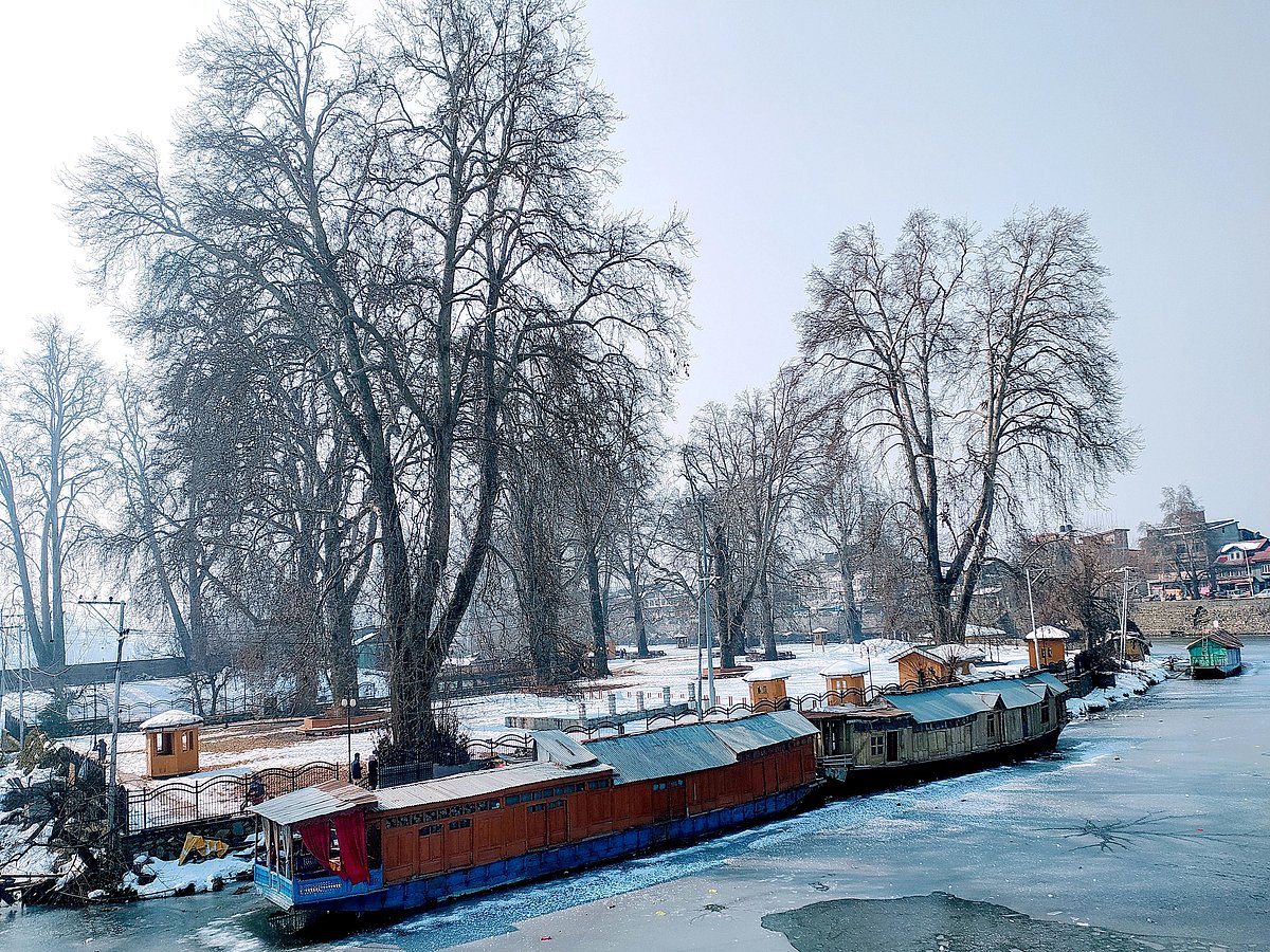 کشمیر: 40 روزہ ’چلہ کلان‘ کے آخری مرحلے میں ٹھٹھرتی سردیوں کا دور جاری، آبی ذخائر منجمد