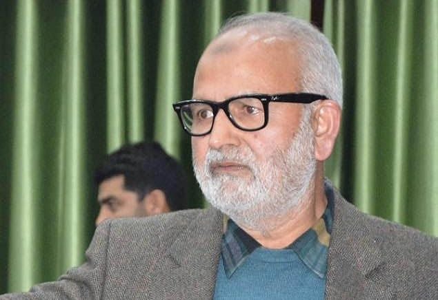 کشمیر: نظربند سینئر پی ڈی پی لیڈر نعیم اختر علیل، اسپتال منتقل