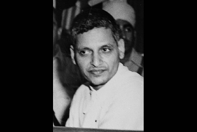 ہنگامہ کے بعد دو دن میں ہی بند ہو گئی ’گوڈسے گیان شالہ‘، پوسٹر اور کتابیں ضبط