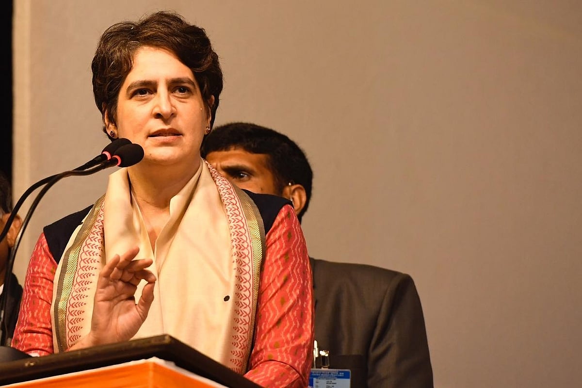 ارنب واٹس ایپ چیٹ: پرینکا نے حکومت پر لگایا جوانوں کی زندگی سے کھیلنے کا الزام