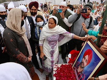 شہید نوریت کے آخری ’ارداس‘ میں شامل ہوئیں پرینکا گاندھی، دیکھیں تصویری جھلکیاں