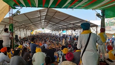 کسانوں کی حمایت میں بارڈر پر پہنچے ’ہوشیار پور کے بابا‘، کسانوں کا مفت علاج کرنے میں مصروف