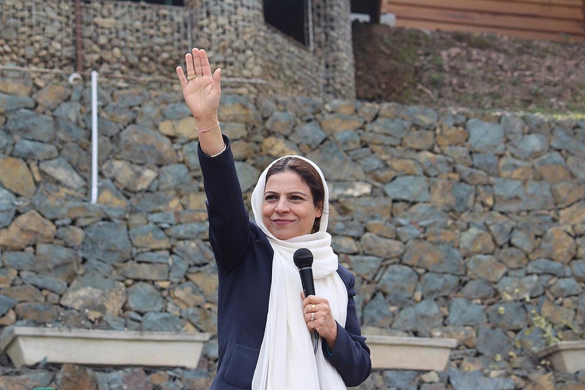 کشمیر ڈی ڈی سی انتخابات: بانڈی پورہ میں گپکار الائنس کا قبضہ، بارہمولہ میں سفینہ بیگ چیئر پرسن منتخب