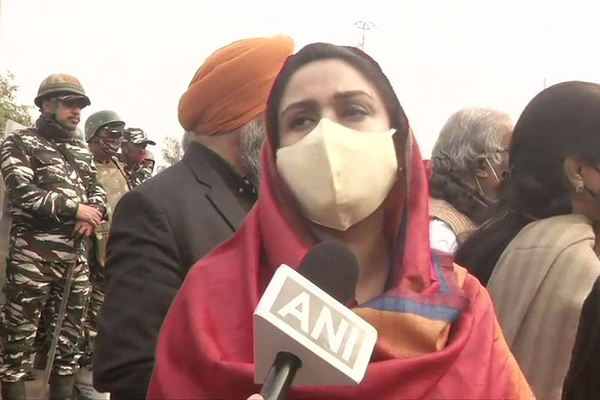 کسان تحریک LIVE: ’اتنی سکیورٹی ہندوستان-پاکستان بارڈر پر بھی نہیں جتنی غازی پور بارڈر پے،