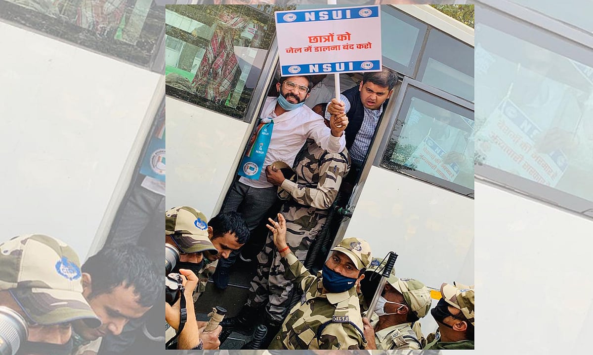 ماحولیات کارکن دشا روی کی گرفتاری کے خلاف این ایس یو آئی کا احتجاجی مظاہرہ