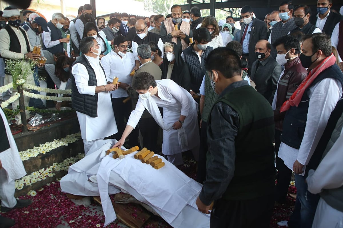 کیپٹن ستیش شرما کی آخری رسومات ادا، راہل گاندھی نے دیا کندھا: تصویری جھلکیاں