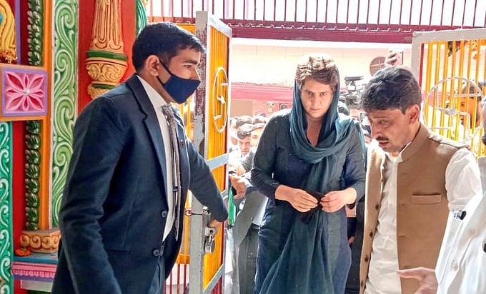 پرینکا گاندھی کا الہ آباد دورہ، سنگم میں لگائیں گی ڈُبکی، آنند بھون بھی جائیں گی