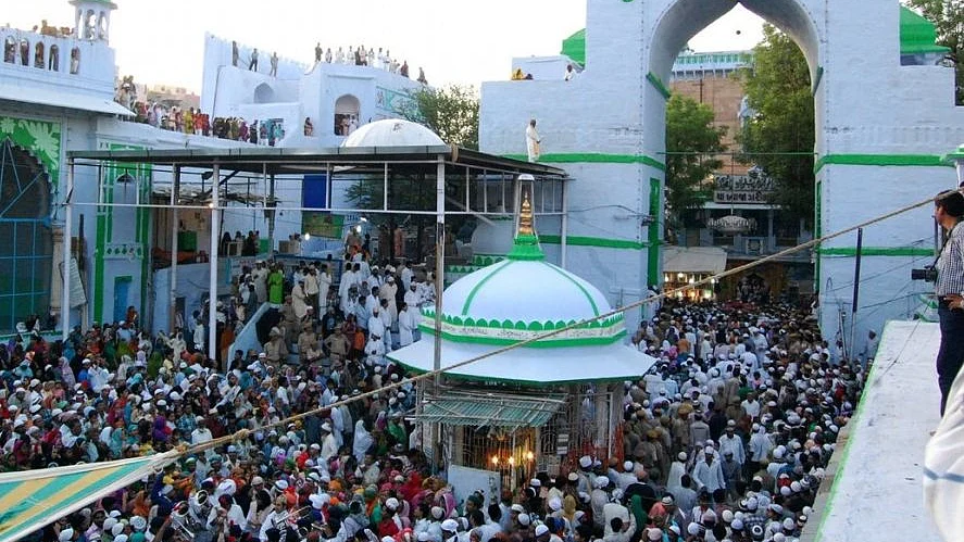 علامتی تصویر آئی اےاین ایس 