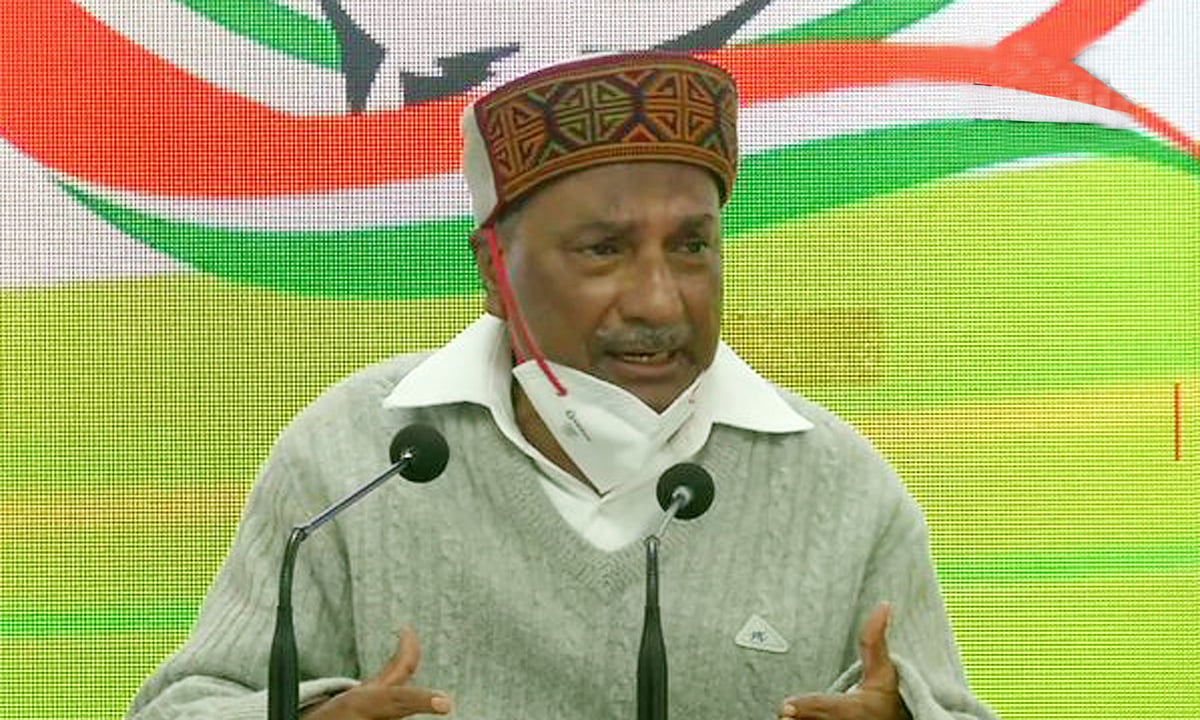 دو محاذوں پر جنگ جیسی صورت حال، مودی حکومت فوج کی حوصلہ شکنی میں مصروف: اے کے انٹونی