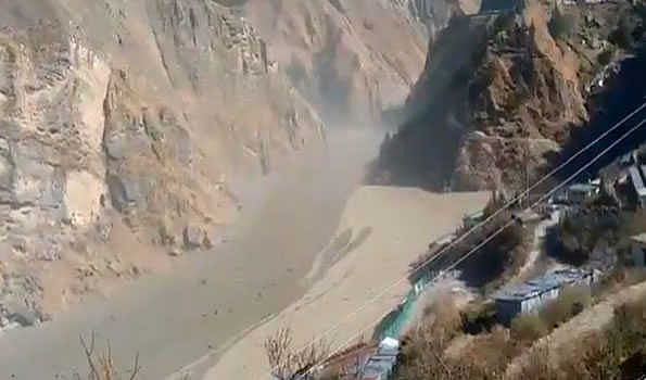 چمولی میں ڈیم ٹوٹنے سے 100 سے زائد افراد کے ہلا ک ہونے کا خدشہ