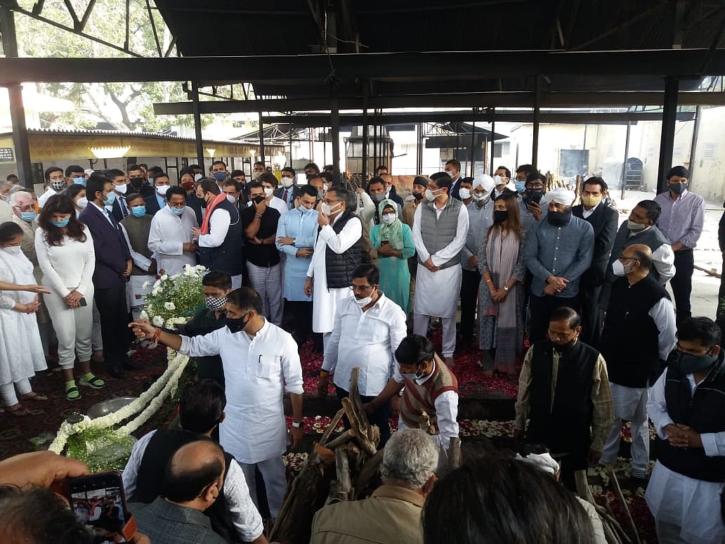 کیپٹن ستیش شرما کی آخری رسومات ادا، راہل گاندھی نے دیا کندھا: تصویری جھلکیاں