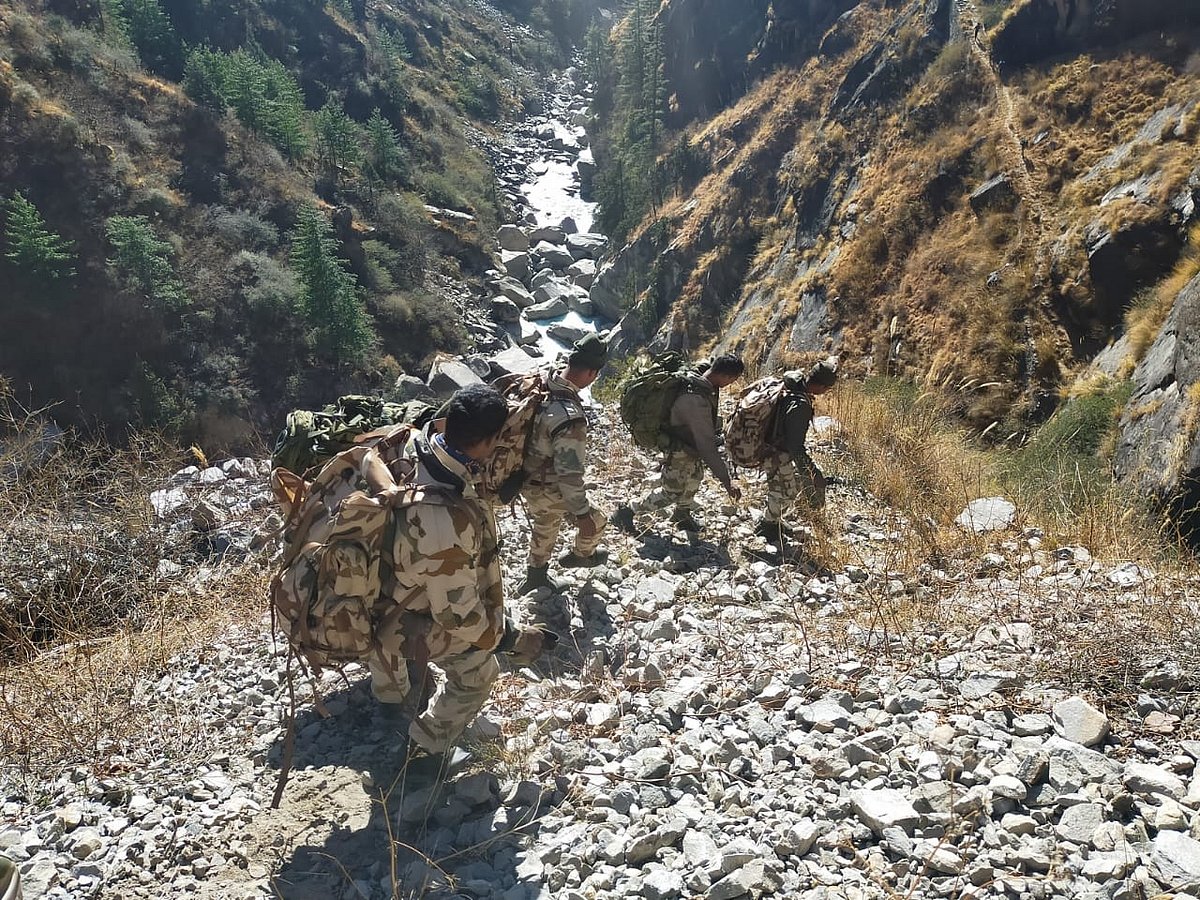 اتراکھنڈ سانحہ: اب تک 28 افراد کی موت، 200 لاپتہ، ٹنل میں پھنسے لوگوں کو نکالنے کی کوششیں تیز