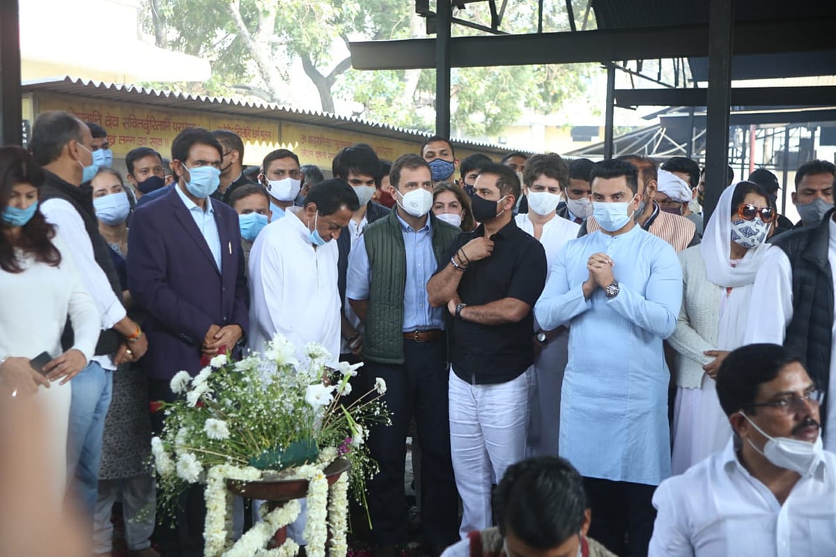 کیپٹن ستیش شرما کی آخری رسومات ادا، راہل گاندھی نے دیا کندھا: تصویری جھلکیاں