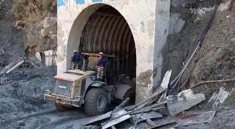 اتراکھنڈ سانحہ: اب تک 32 لاشیں برآمد، 34 افراد کو بحفاظت نکالنے کی کوششیں جاری