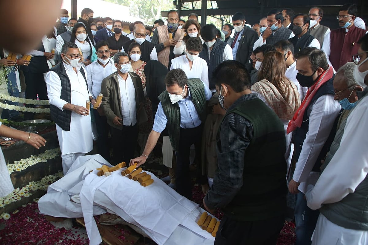 کیپٹن ستیش شرما کی آخری رسومات ادا، راہل گاندھی نے دیا کندھا: تصویری جھلکیاں