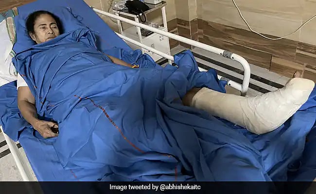 ممتا بنرجی کے پیر، کندھے اور گردن پر چوٹ، 2 دنوں کے لیے اسپتال میں رہیں گی، واقعہ کی تفتیش جاری
