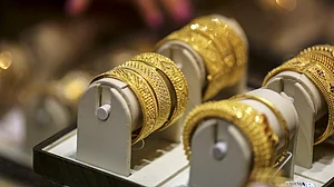 عالمی غیر یقینی صورتحال کے دوران سونے کی قیمتوں میں ریکارڈ اضافہ