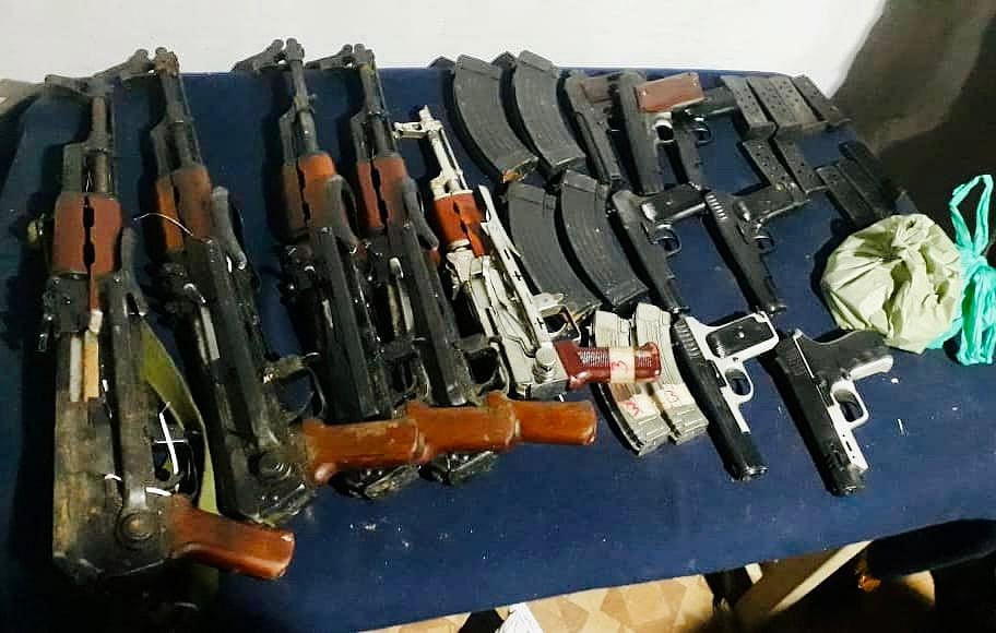 شمالی کشمیر میں ایل او سی کے نزیک بھاری مقدار میں اسلحہ و گولہ بارود بر آمد