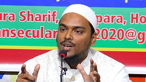 فرفرہ شریف کے عباس صدیقی کا بڑا اعلان، بنگال کے بعد یو پی میں لڑیں گے الیکشن!