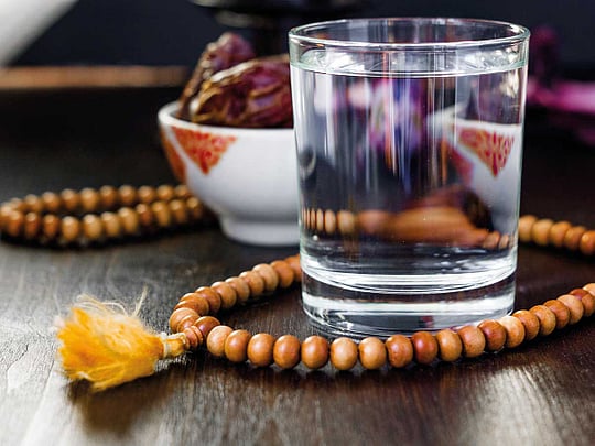 رمضان المبارک: افطار اور سحر میں کتنے لیٹر پانی پینا ضروری ہے؟ 
