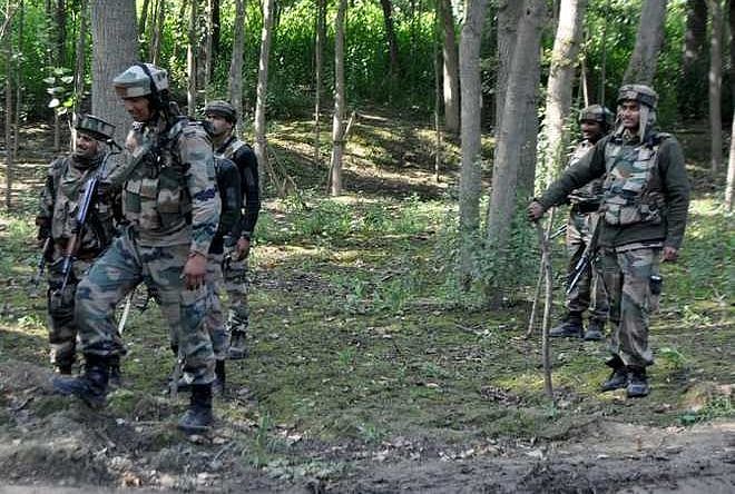کشمیر: پولیس اہلکار سے بندوق چھیننے والا شخص ہلاک