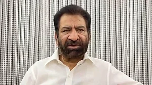 ’فوراً نافذ ہو صدر راج!‘ شعیب اقبال کا اپنی حکومت کو برطرف کرنے کا مطالبہ