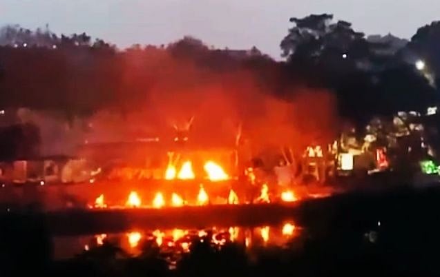 دہلی میں دل دہلانے والا واقعہ! شمشان گھاٹ کے لئے دھکے کھاتا رہا ایک شخص، دو دن تک ماں کی لاش کو گھر میں رکھنے پر مجبور