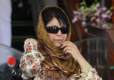 نوجوان بندوق چھوڑ کر اپنے حقوق کے لئے جمہوری طریقہ اختیار کریں: محبوبہ مفتی