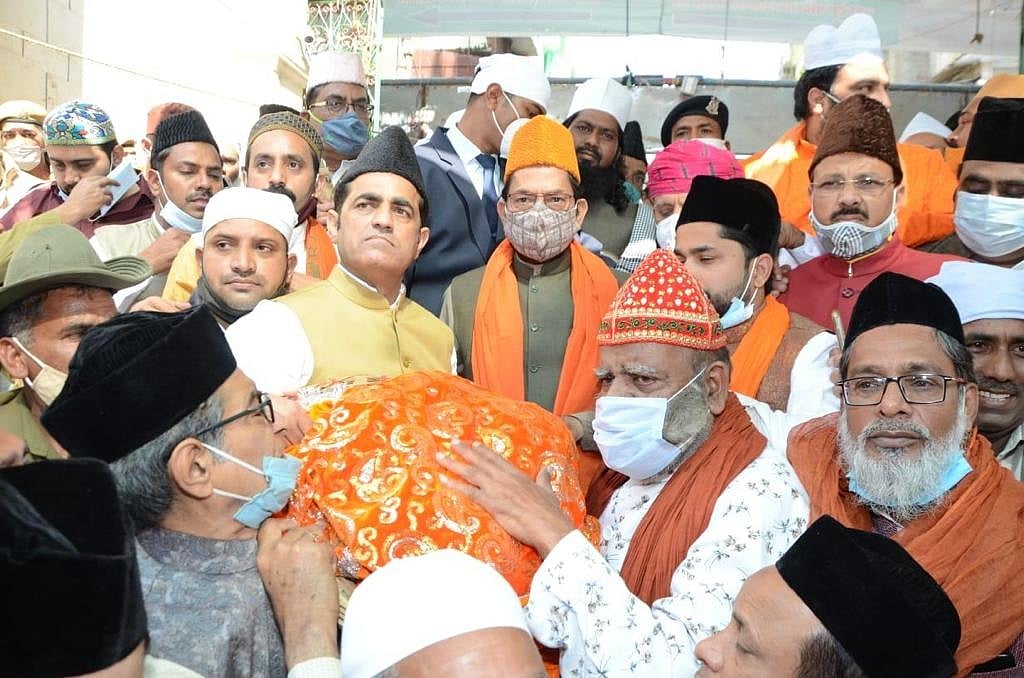 خواجہ کی درگاہ میں کورونا کیئر سینٹر قائم کرنے سے بڑی مدد ملے گی: نقوی