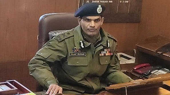 وجے کمار، تصویر یو این آئی