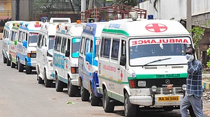 کورونا مریض کو ایمبولنس سے 25 کلومیٹر لے جانے کے لئے ڈرائیور نے کی 42 ہزار روپے کی وصولی!