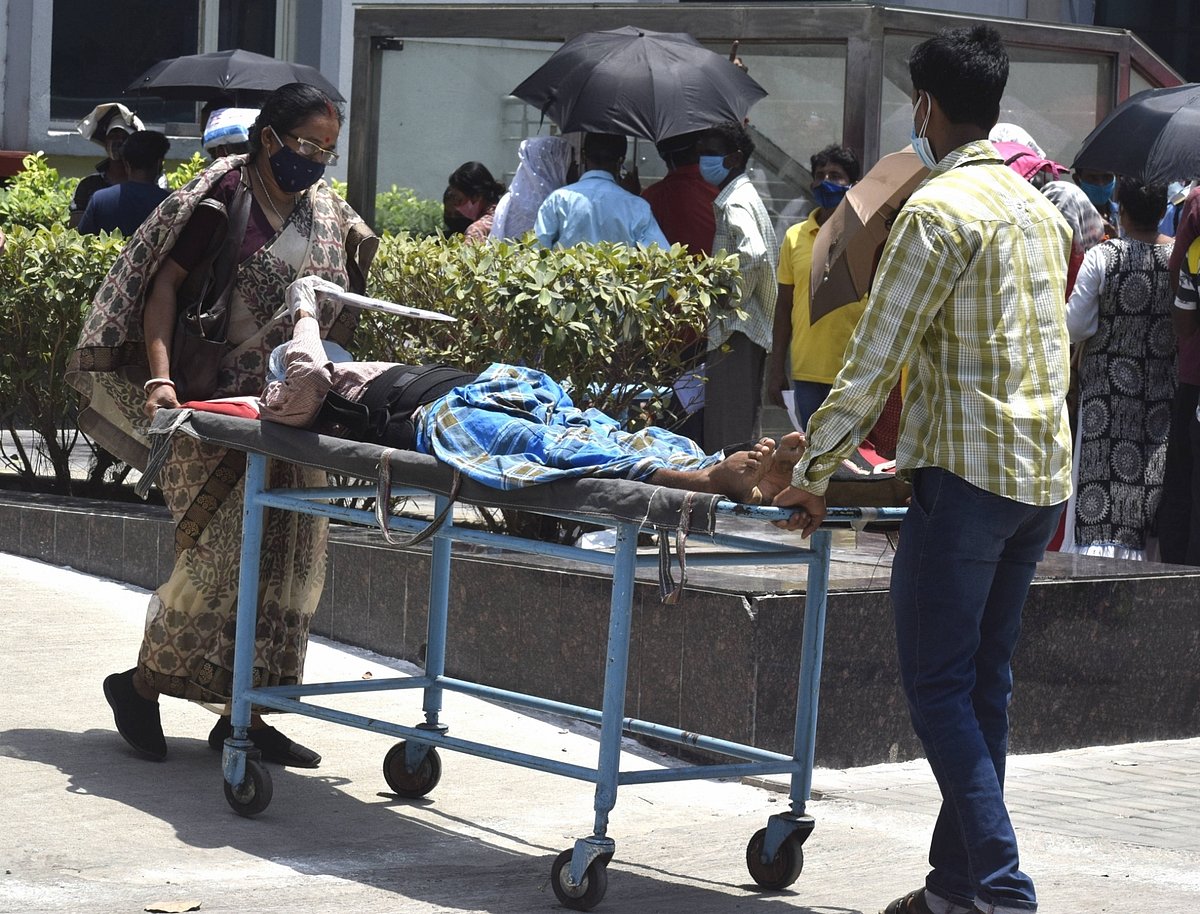 فضول ہے یہ بحث کہ لاک ڈاؤن کب لگنا چاہئے! حالات انتہائی خراب
