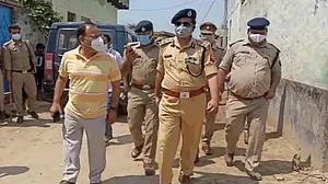 علی گڑھ: زہریلی شراب پینے سے اموات کی تعداد 18 ہوئی، 17 کی حالت نازک، ایکسائز افسر معطل