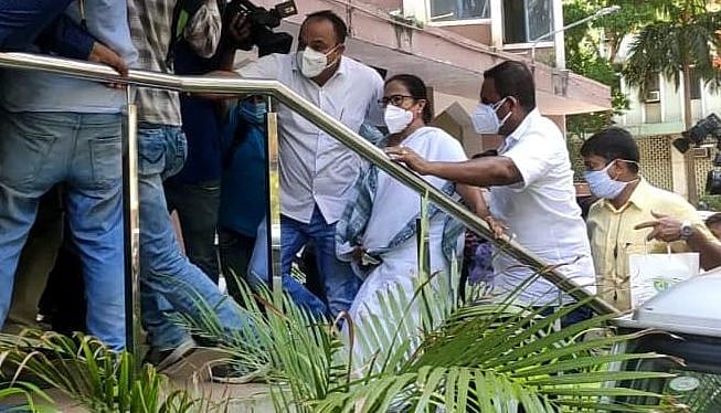ممتا کو جھٹکا، ہائی کورٹ نے ترنمول کانگریس کے لیڈروں کی عبوری ضمانت پر لگائی روک