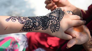 پاکستان میں عیدالفطر آج منائی جا رہی ہے،بر صغیر میں اور کہیں نہیں ہے آج عید