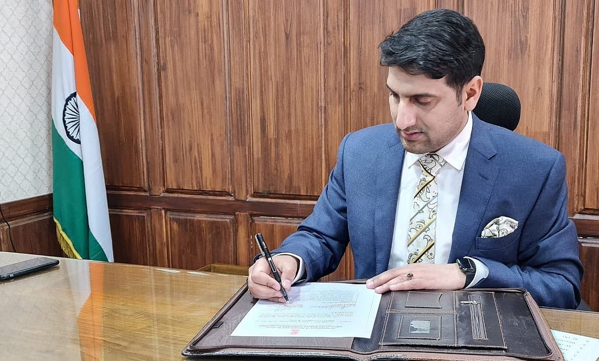 کورونا وبا ختم نہیں ہوئی، لاپرواہی ہمیں واپس ریڈ زون کی طرف دھکیل سکتی ہے: ضلع مجسٹریٹ سری نگر