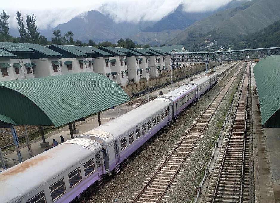 کورونا قہر کے درمیان کشمیر میں ریل خدمات بھی معطل
