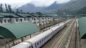 کورونا قہر کے درمیان کشمیر میں ریل خدمات بھی معطل