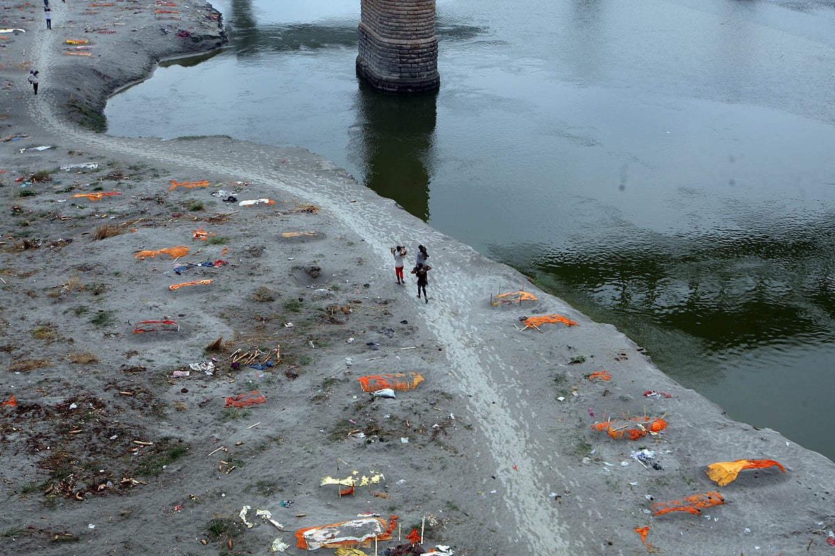 کورونا بحران: گنگا میں تیرتی لاشوں پر یوپی-بہار حکومت کو دینا ہوگا جواب، این جی ٹی نے بھیجا نوٹس