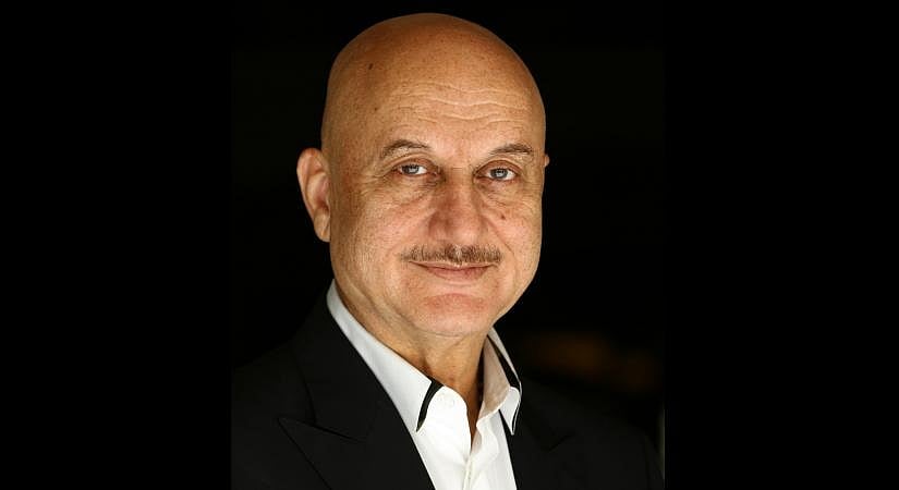 ’لوگوں کی زندگی بچانا شبیہ بنانے سے زیادہ ضروری‘ مودی حکومت کو انوپم کھیر نے بھی نہیں بخشا!